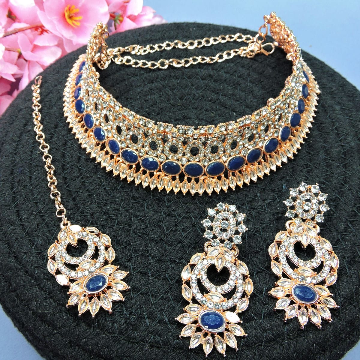 Alloy Choker Necklace Set In Blue Colour VSNS1250117