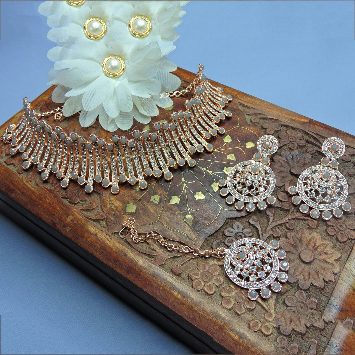 Alloy Choker Necklace Set In Grey Colour VSNS1250037