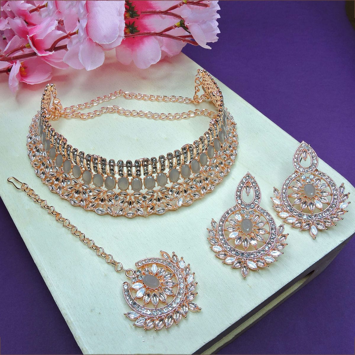 Alloy Choker Necklace Set In Grey Colour VSNS1250049