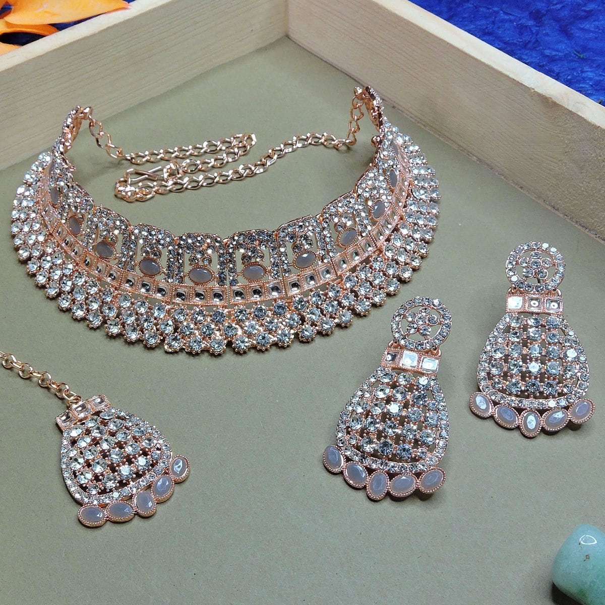 Alloy Choker Necklace Set In Grey Colour VSNS1250089