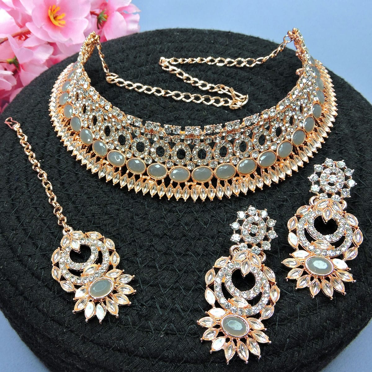Alloy Choker Necklace Set In Grey Colour VSNS1250114