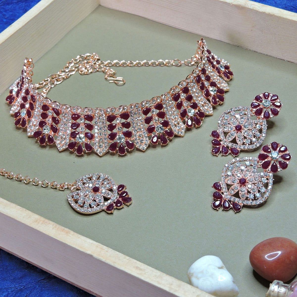 Alloy Choker Necklace Set In Maroon Colour VSNS1250128