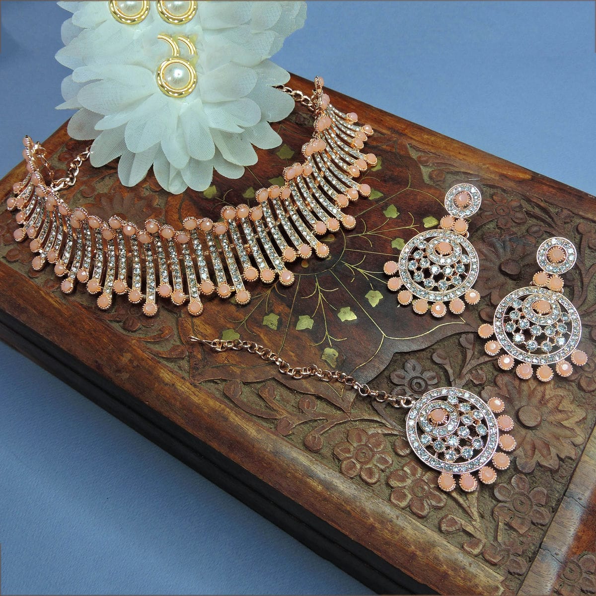 Alloy Choker Necklace Set In Peach Colour VSNS1250041