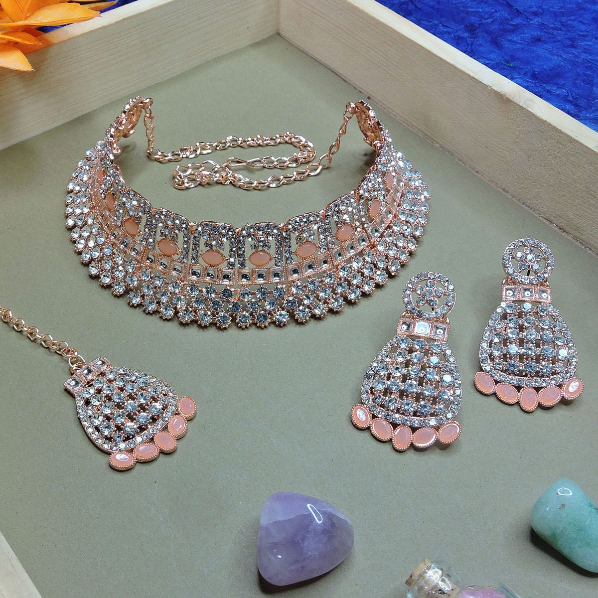 Alloy Choker Necklace Set In Peach Colour VSNS1250093
