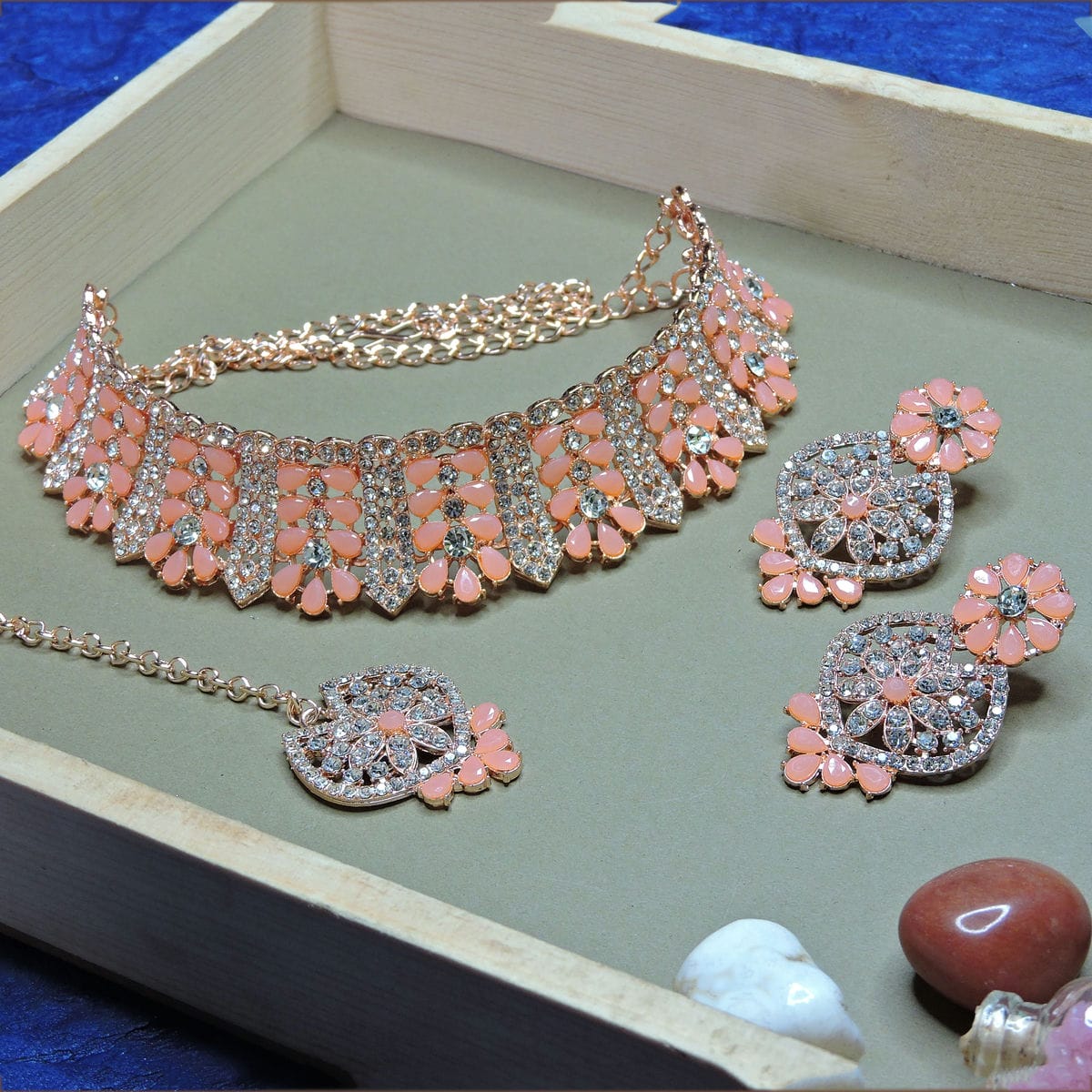 Shop Online Alloy Choker Necklace Set In Peach VSNS1250131
