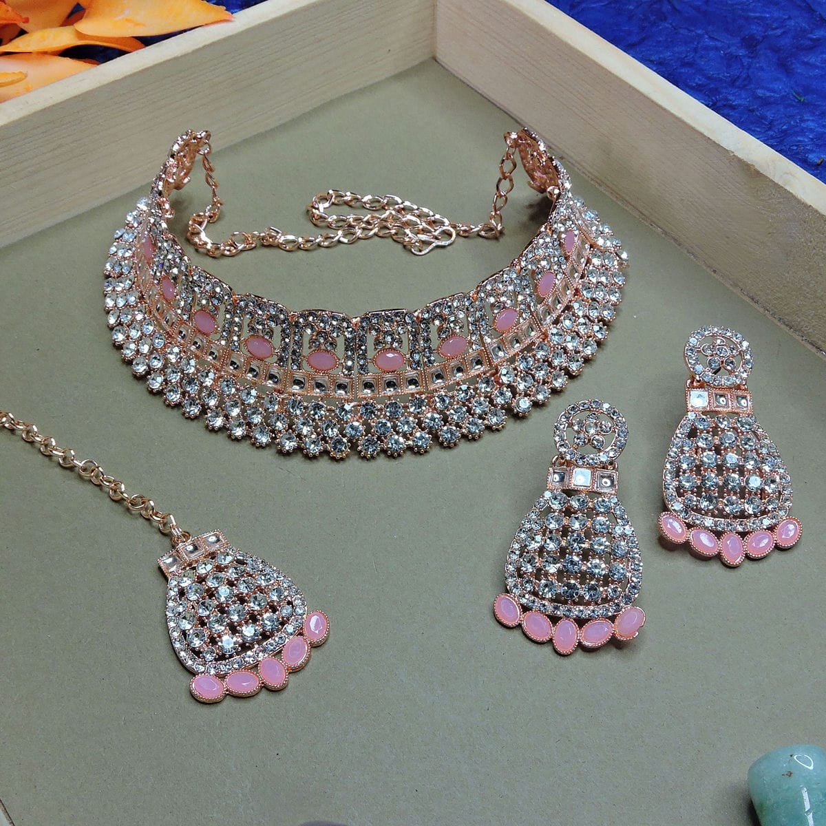 Alloy Choker Necklace Set In Pink Colour VSNS1250094