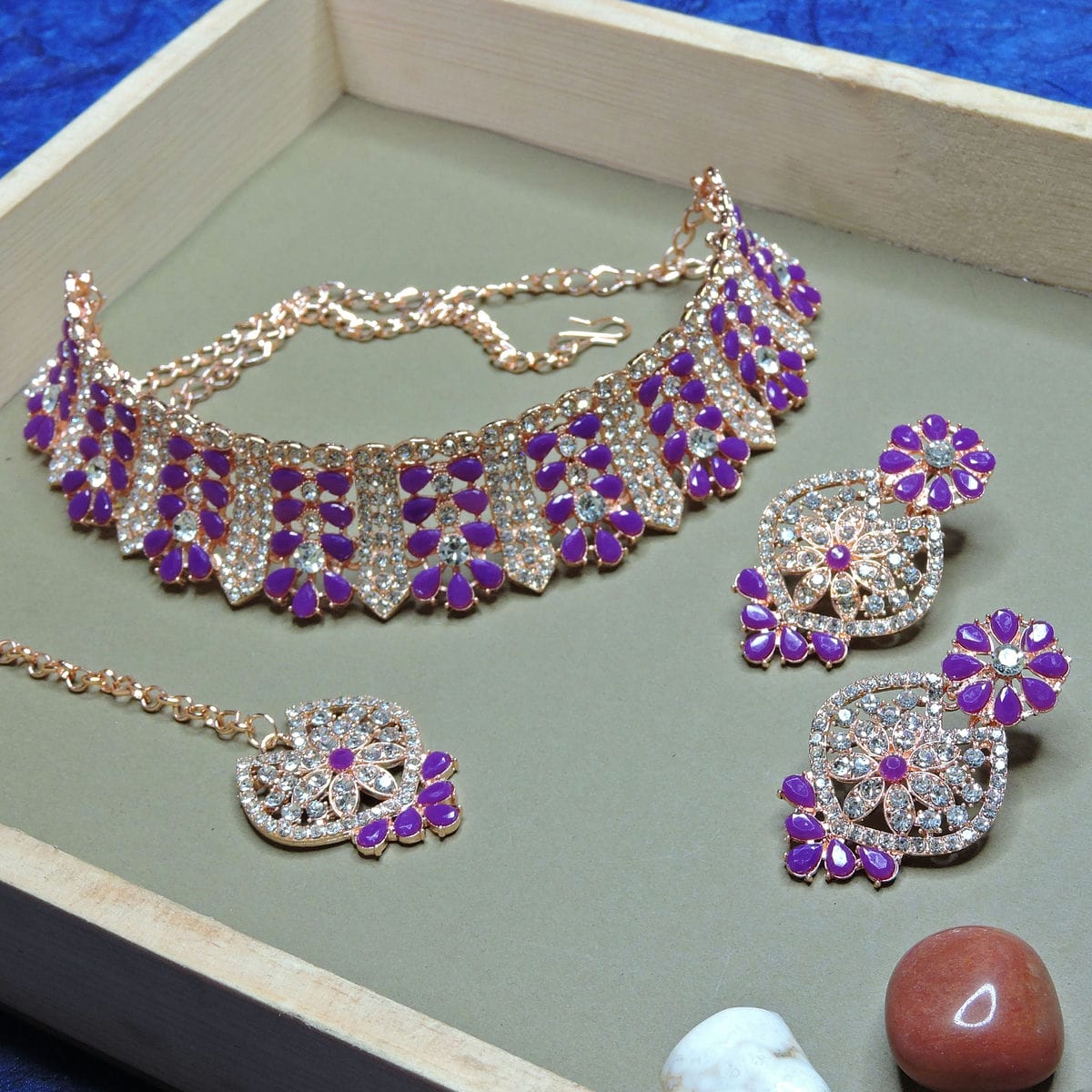 Alloy Choker Necklace Set In Violet Colour VSNS1250133