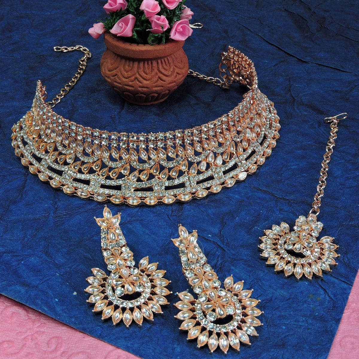 Alloy Choker Necklace Set In White Colour VSNS1250013