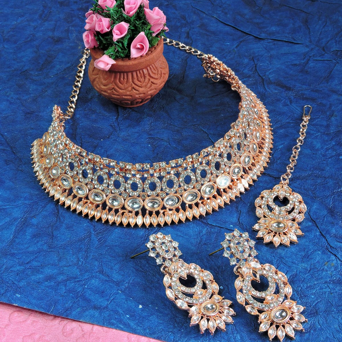 Alloy Choker Necklace Set In White Colour VSNS1250123