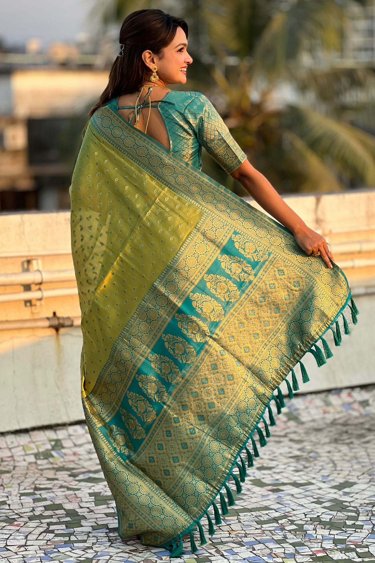 Green Colour Tussar Silk Traditional Saree VSSD1111915
