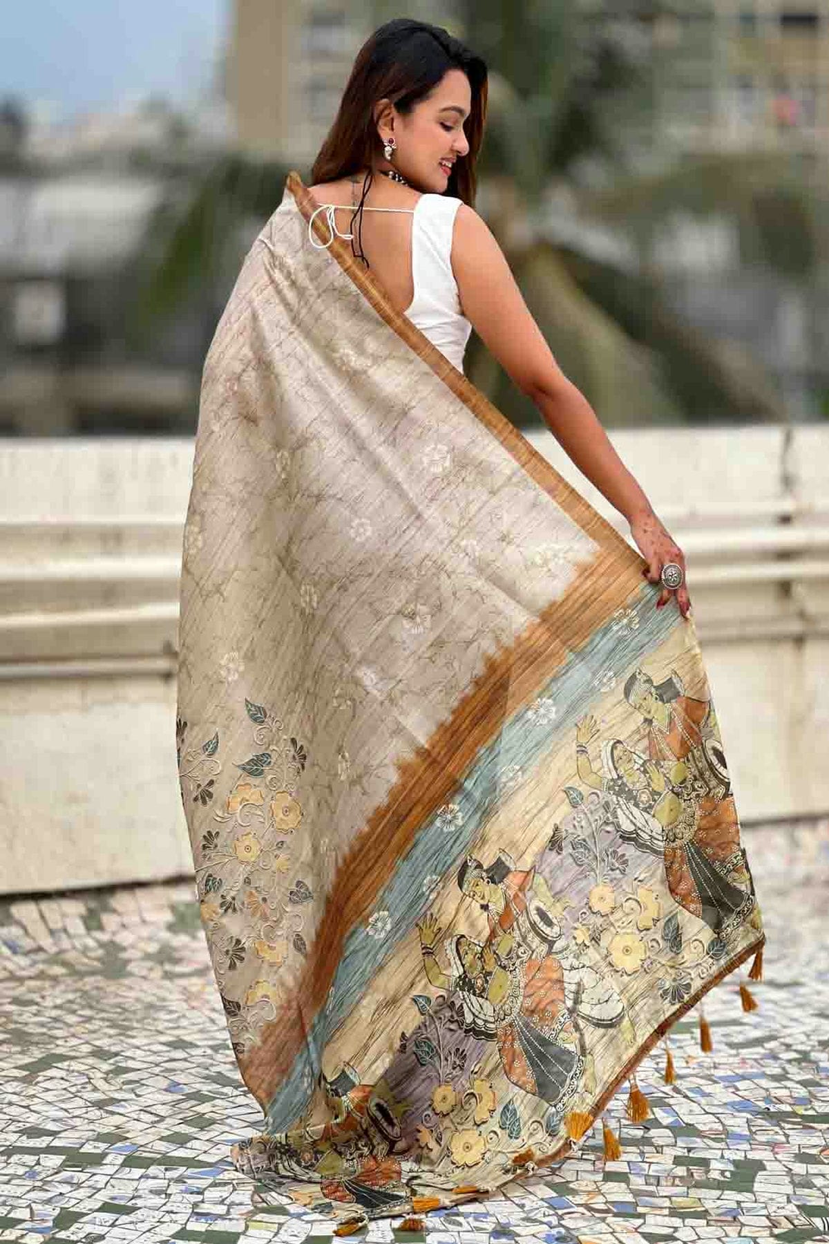 Light Gold Colour Katki Silk Floral Digital Printed Saree VSSD1113705