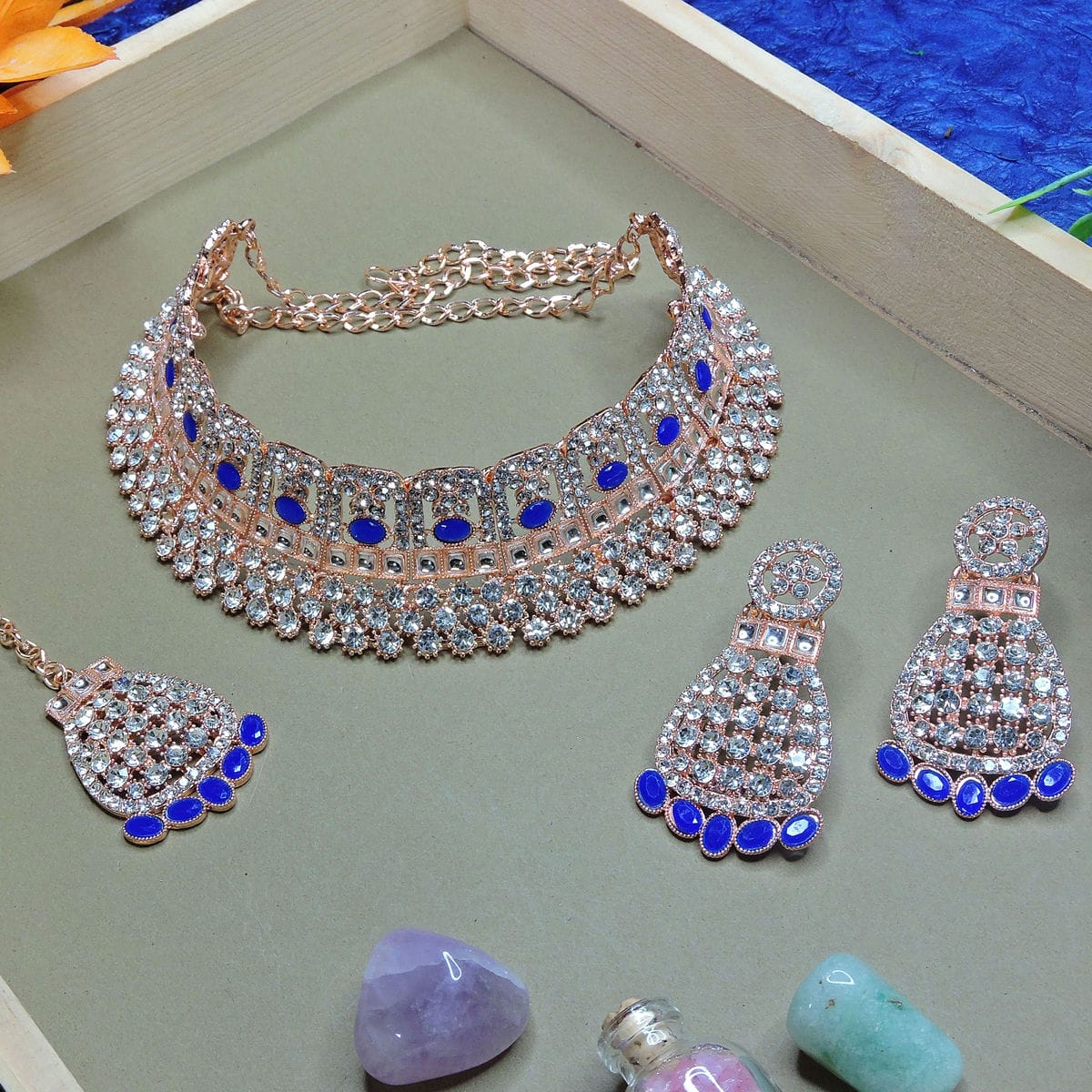 Alloy Choker Necklace Set In Blue Colour VSNS1250086