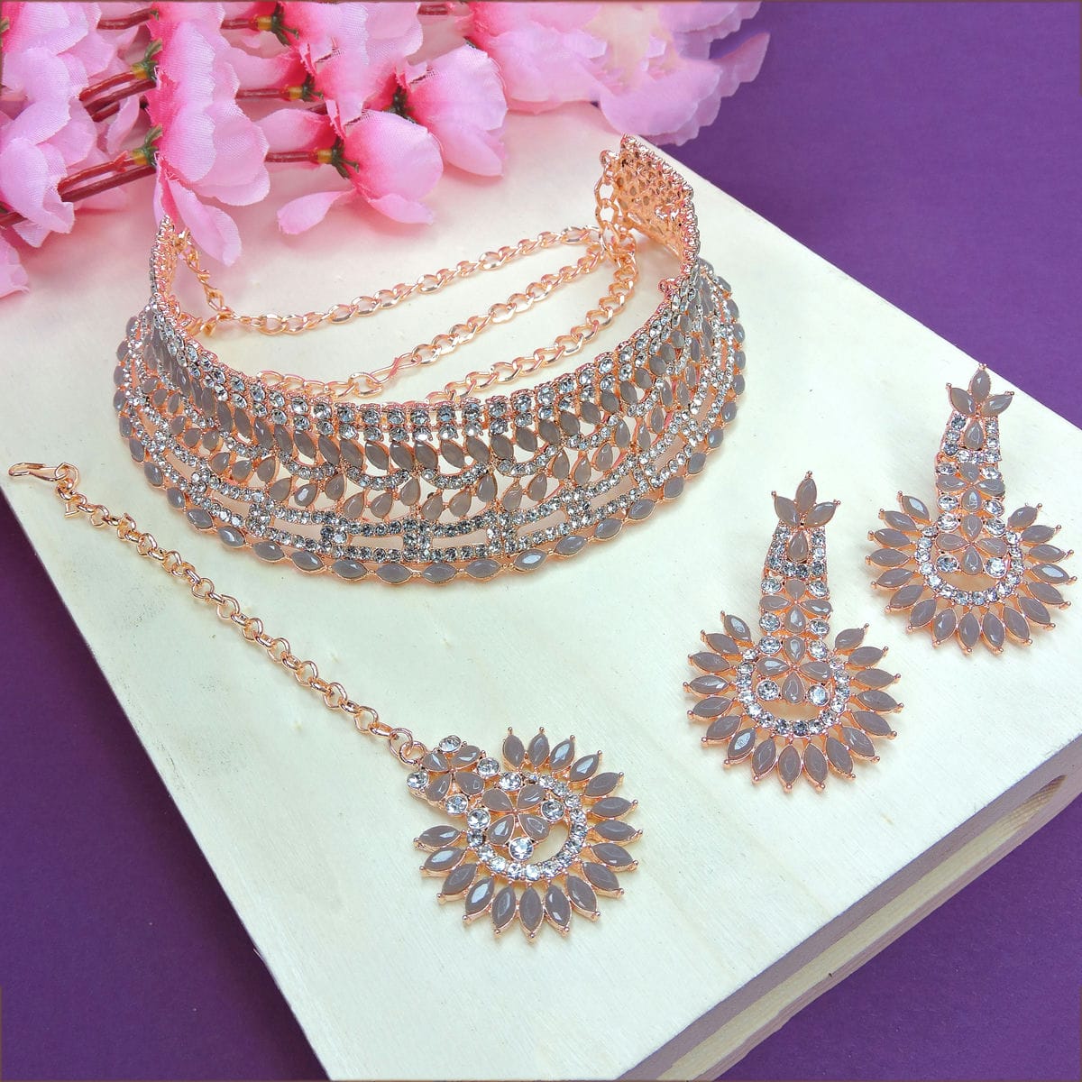 Alloy Choker Necklace Set In Grey Colour VSNS1250004