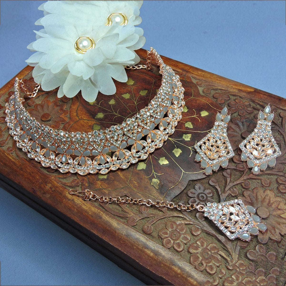 Alloy Choker Necklace Set In Grey Colour VSNS1250101