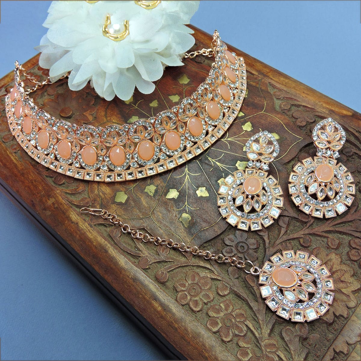 Alloy Choker Necklace Set In Peach Colour VSNS1250067