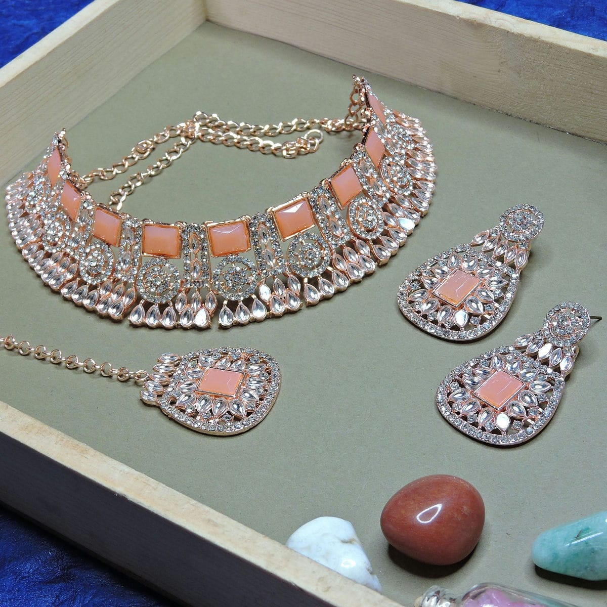 Alloy Choker Necklace Set In Peach Colour VSNS1250080