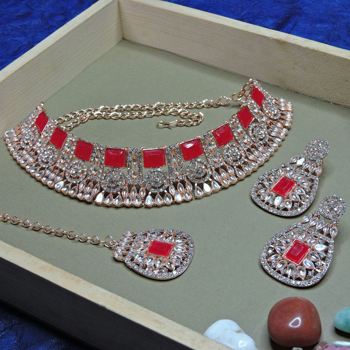 Alloy Choker Necklace Set In Red Colour VSNS1250083