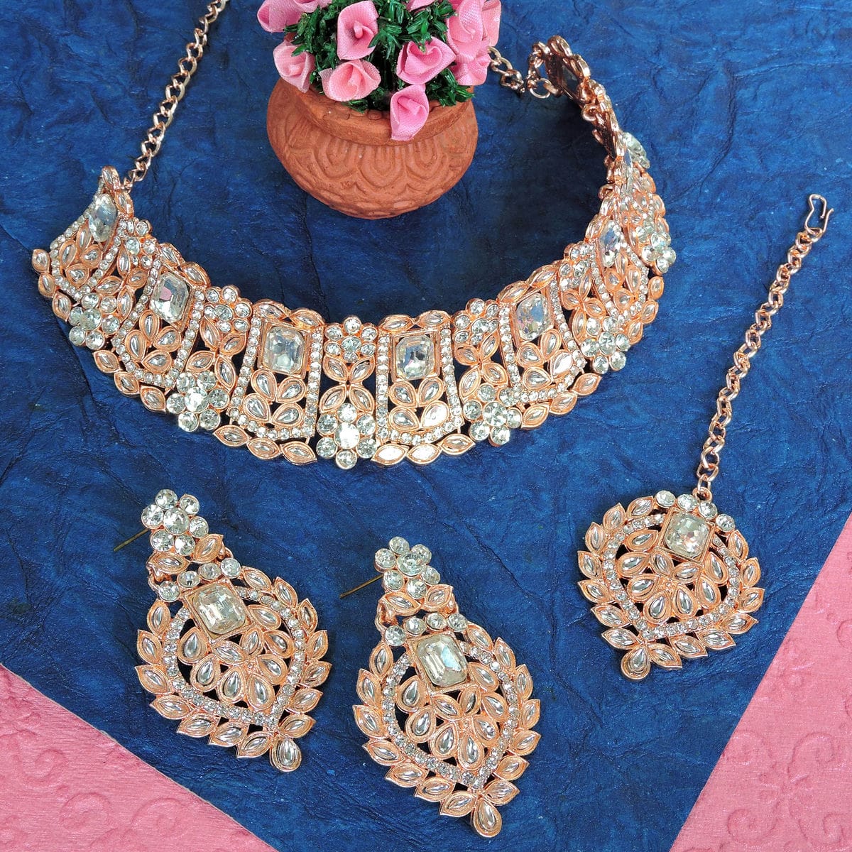 Alloy Choker Necklace Set In White Colour VSNS1250028