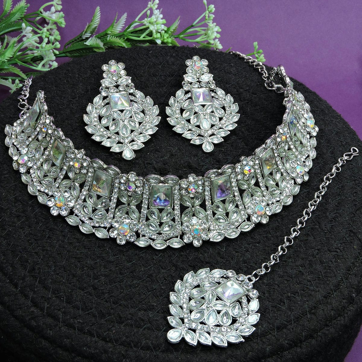 Alloy Choker Necklace Set In White Colour VSNS1250031