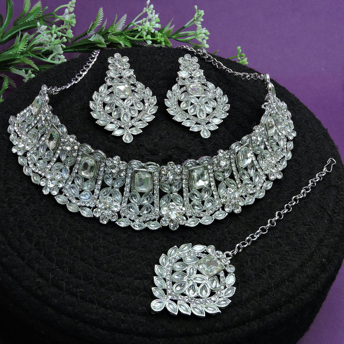 Alloy Choker Necklace Set In White Colour VSNS1250033