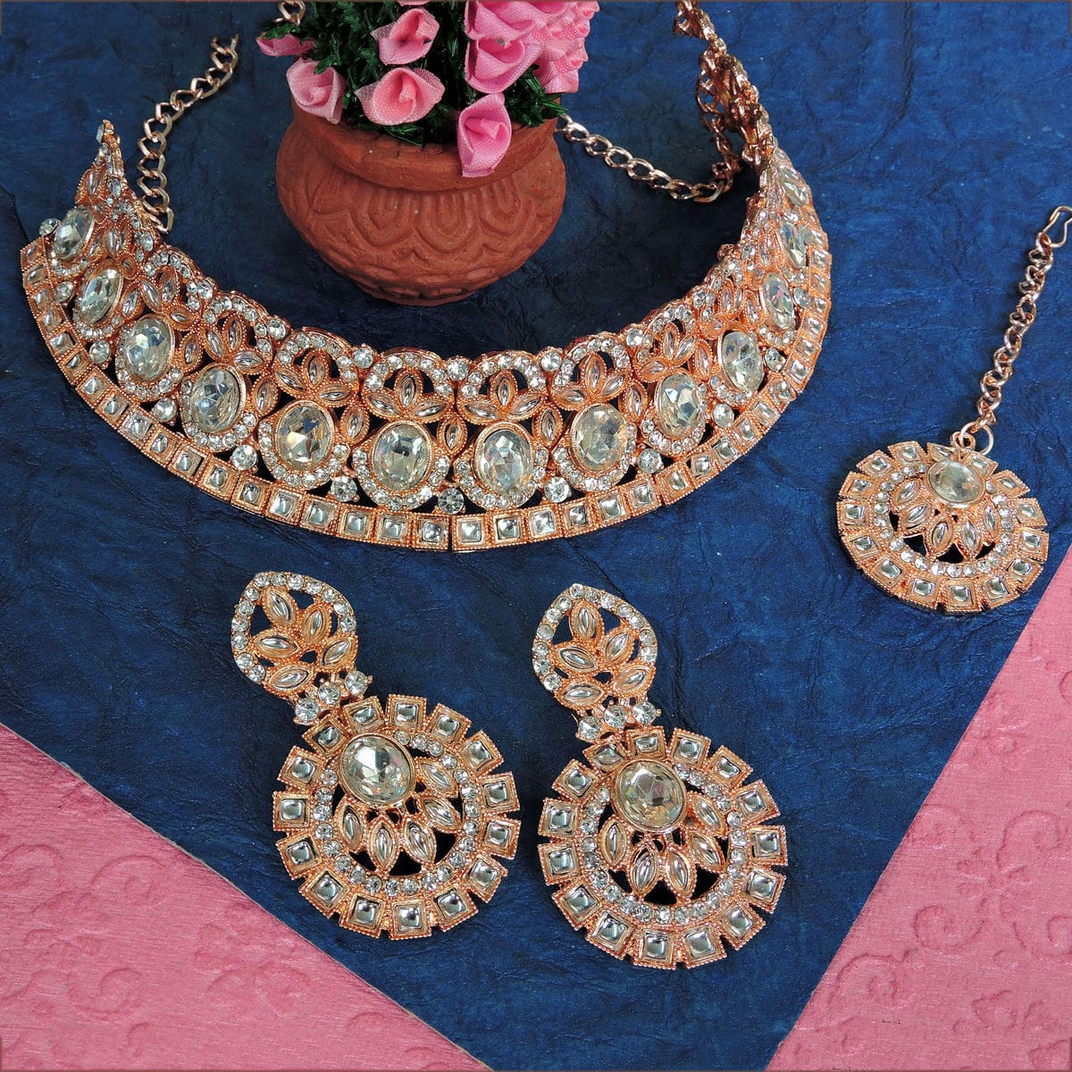 Alloy Choker Necklace Set In White Colour VSNS1250072