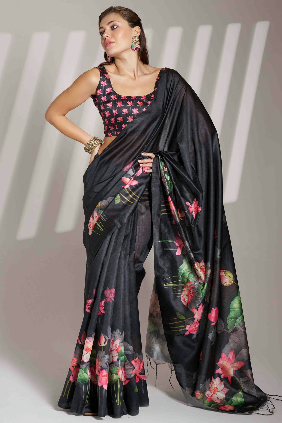Black Colour Linen Printed Saree VSSD1112839