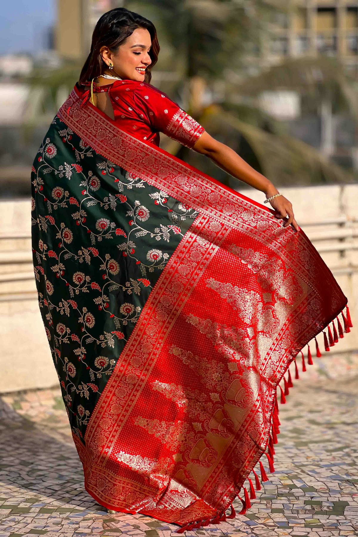 Green Colour Banarasi Silk Meenakari Work Traditional Saree VSSD1113553