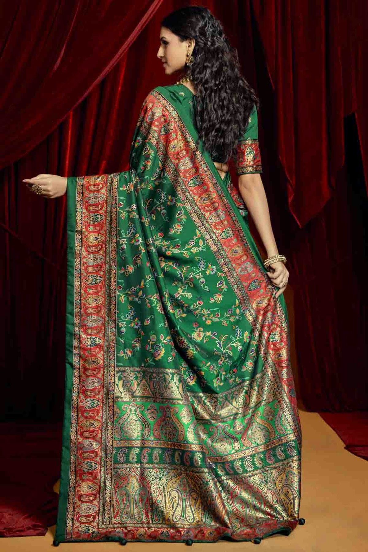 Green Colour Tussar Silk Paisley Printed Saree VSSD1113713