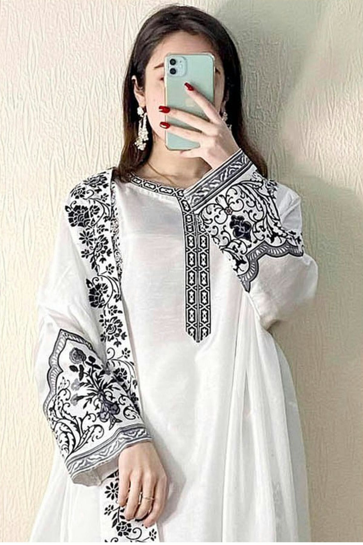 Off White Semi Stitched Georgette Pakistani Suit  vastradi.com