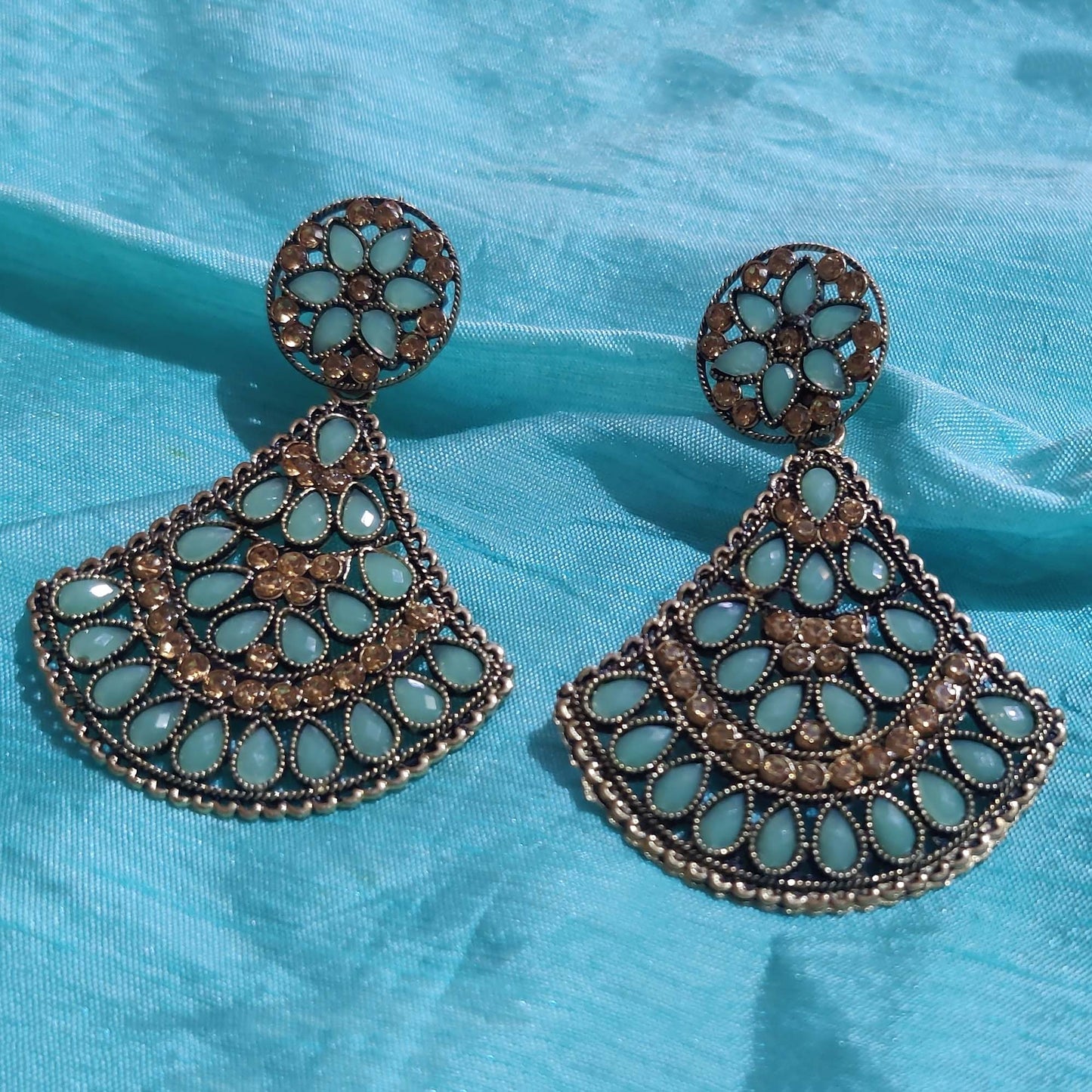 Vastradi Alloy Crystal Fan Stone Work Earring in Aqua Blue Colour VSER1200008