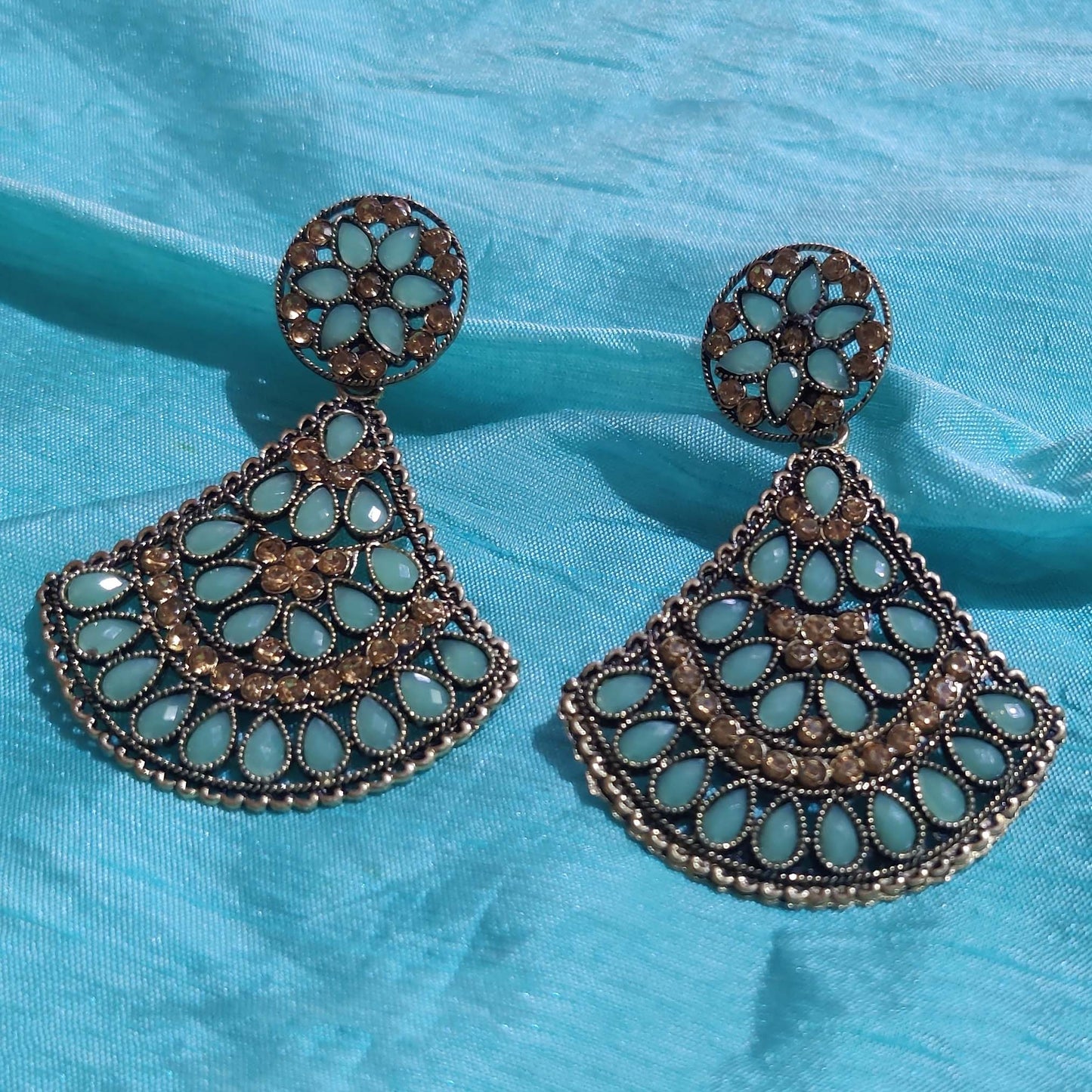 Vastradi Alloy Crystal Fan Stone Work Earring in Aqua Blue Colour VSER1200008