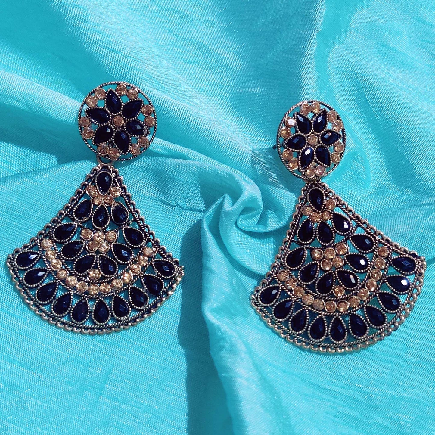 Vastradi Alloy Crystal Fan Stone Work Earring in Black Colour VSER1200001