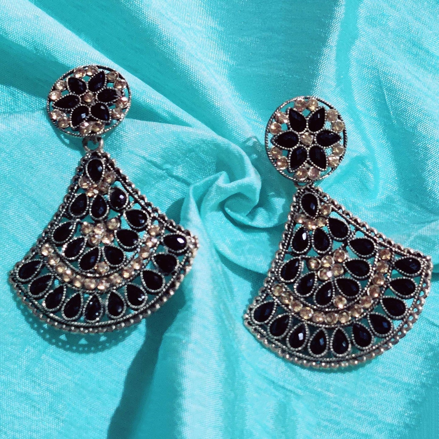Vastradi Alloy Crystal Fan Stone Work Earring in Black Colour VSER1200001