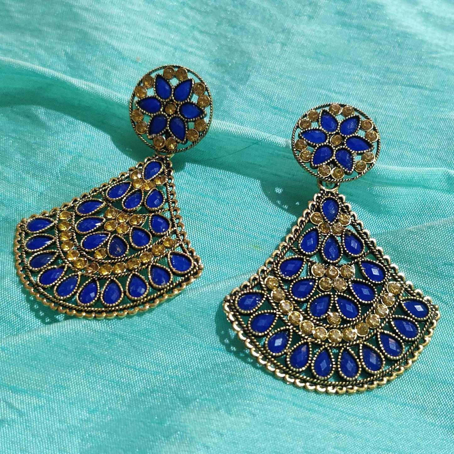 Vastradi Alloy Crystal Fan Stone Work Earring in Blue Colour VSER1200006