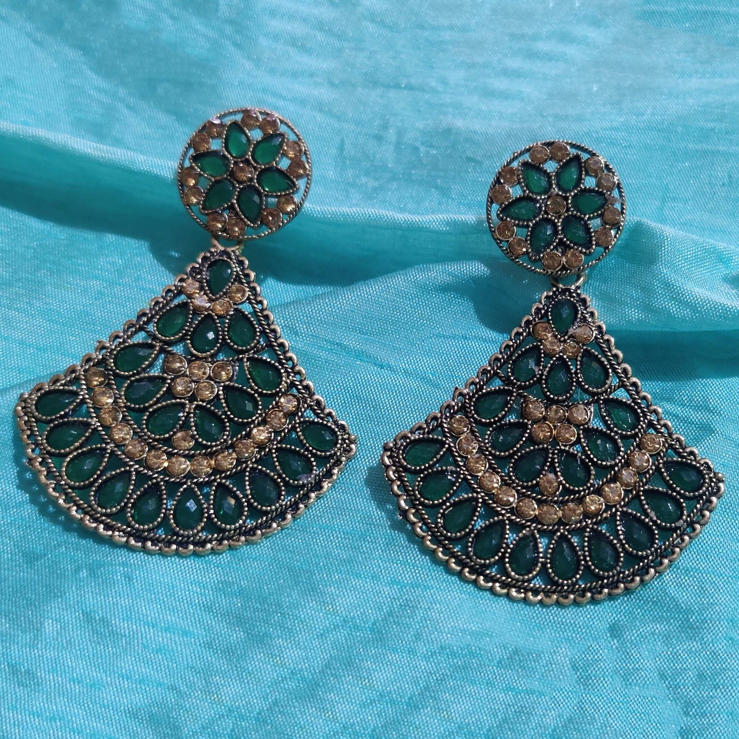 Vastradi Alloy Crystal Fan Stone Work Earring in Green Colour VSER1200009