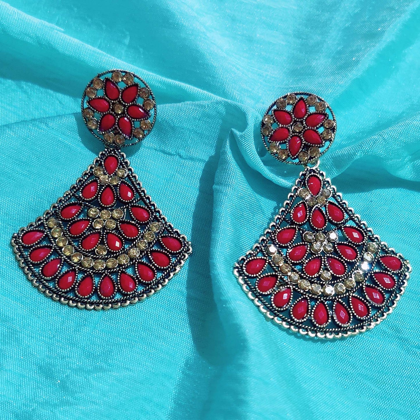 Vastradi Alloy Crystal Fan Stone Work Earring in Red Colour VSER1200003