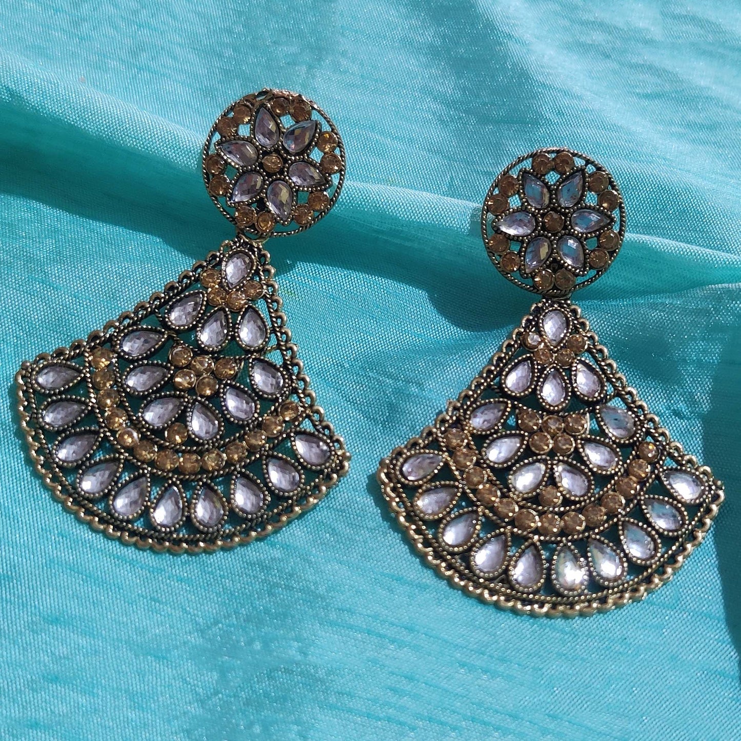 Vastradi Alloy Crystal Fan Stone Work Earring in White Colour VSER1200005